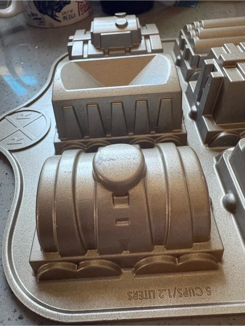Nordic ware train cake pan mold 5 cups cast aluminum